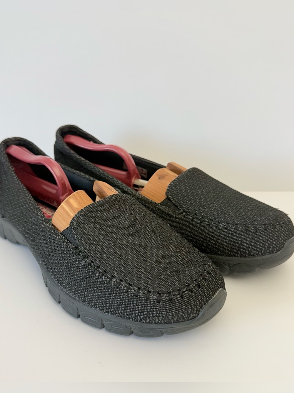Skechers Air Cooled Memory Foam Black Slip On Flats Womens 9.5 Relaxed Fit EUC